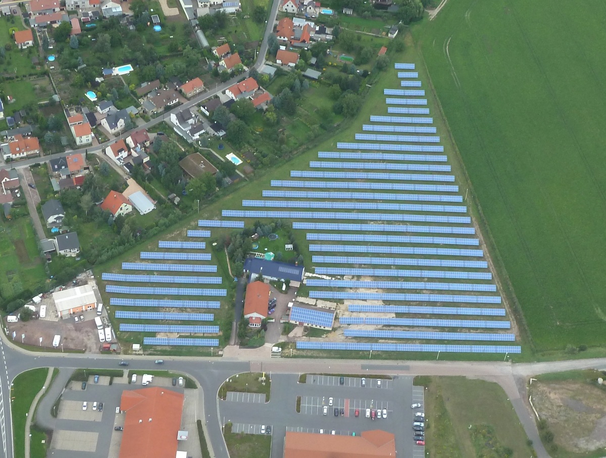 Luftaufnahme des Solarparks in Langenbogen.